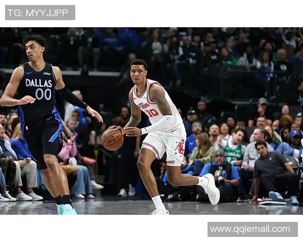 小贾巴里史密斯展现篮球天赋引领球队迈向辉煌未来